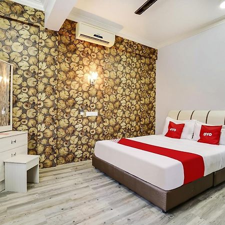 Capital O 90490 Zaques Hotel Сунгай Петани Екстериор снимка